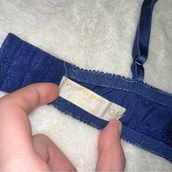 Vintage! Victoria’s Secret Navy Blue Lace Bra! - Picture 5 of 6